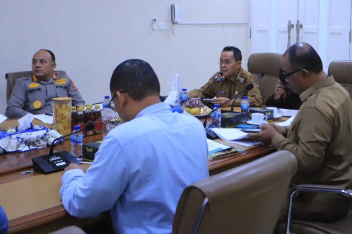 Pemko Banda Aceh menggelar rapat koordinasi terkait pelaksanaan Pemilihan Keuchik Langsung serentak 2023 yang akan dilaksanakan 15 Oktober mendatang. Rapat digelar di pendopo wali kota, Senin (18/9)