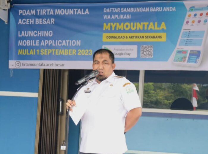 Pj Bupati Aceh Besar Muhammad Iswanto pada acara peluncuran aplikasi MyMonuntala di halaman Kantor PDAM Tirta Mountala, Kota Jantho, Aceh Besar, Rabu (20/9)