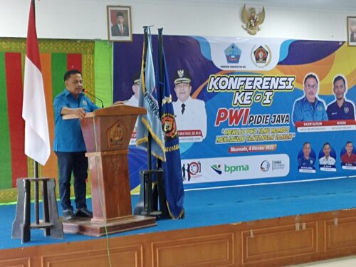Ketua PWI Aceh M Nasir Nurdin membuka Konferensi I PWI Pidie Jaya, Rabu (4/10) di aula Cot Trieng, Meureudu, Pidie Jaya