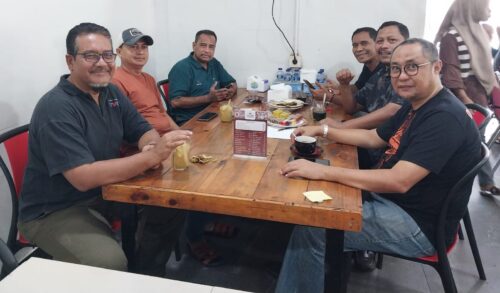 Rapat pembentukan/pemilihan Pengurus FPRMI Aceh periode 2023-2026 di Tower Coffee, Simpang Lima, Banda Aceh, Ahad (8/10/2023). (Foto: Dok. FPRMI Aceh)