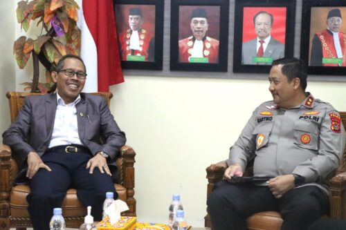 Kapolda Aceh Irjen Pol Achmad Kartiko, Senin (16/10) melakukan kunjungan silaturahmi ke Kantor Pengadilan Tinggi Banda Aceh