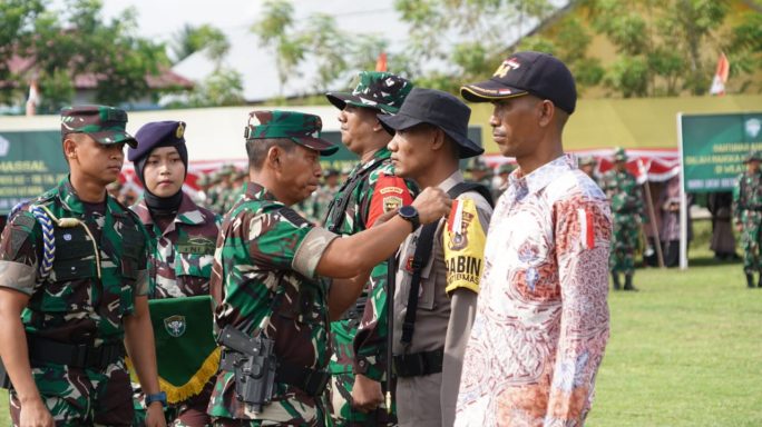 Pangdam Iskandar Muda Mayjen TNI Novi Helmy Prasetya secara resmi menutup kegiatan TNI Manunggal Membangun Desa (TMMD) ke-118 wilayah Kodam Iskandar Muda, di Desa Teupin Reusep, Kecamatan Sawang, Aceh Utara, Jum’at (20/10)