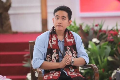 Gibran Rakabuming Raka yang menjadi calon wakil presiden Prabowo Subianto, dipecat dari keanggotaan PDIP