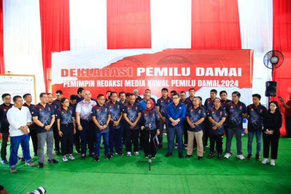 Puluhan pemimpin redaksi media massa, Divisi Humas Polri dan Dewan Pers menggelar deklarasi pemilu damai, di Jakarta, Sabtu (28/10)