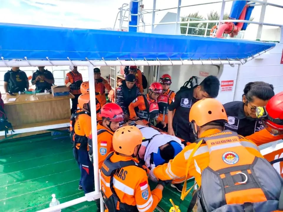 ABK Kapal Tanker MT. SMZINNIA alias MV DAESUNG 011 berbendera Korea, dievakuasi di Perairan Selat Benggala Aceh, Jum’at (3/11) karena mengalami kecelakaan kerja