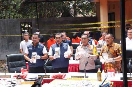 Kabareskrim Polri Komjen Pol Wahyu Widada menjelaskan pengungkapan peredaran gelap narkoba modus keripik pisang