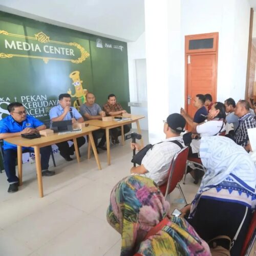 Konferensi pers terkait penutupan Pekan Kebudayaan Aceh (PKA) ke-8 di Media Center PKA-8 di Taman Sulthanah Safiatuddin, Banda Aceh, Jum'at (10/11)