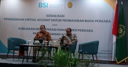 Panitera Mahkamah Agung Dr Ridwan Mansyur didampingi Sekretaris Kepaniteraan Iyus Suryana, melakukan sosialisasi virtual account pembayaran biaya perkara di Hotel Kyriad Muraya Banda Aceh, Senin (27/11)