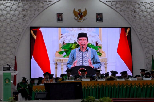UIN Ar-Raniry menggelar rapat senat terbuka dalam rangka Milad ke-60, di Auditorium Prof Ali Hasjmy Darussalam Banda Aceh, Kamis (30/11). Presiden Jokowi turut memberikan sambutan secara virtual dari Istana Negara