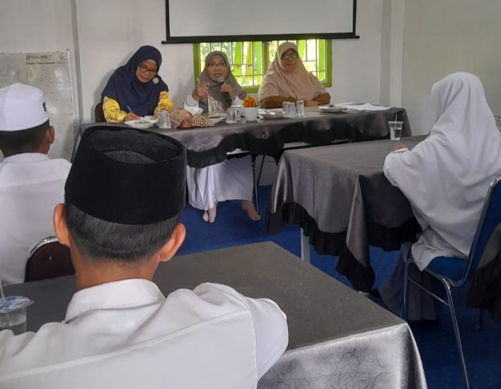 Komunitas Literasi Kayang (KLK) Banda Aceh melalui program Kayang Goes to School berkunjung Sekolah Menengah Kejuruan (SMK) Swasta Mahyal Ulum, Gampong Dilib Bukti, Kecamatan Suka Makmur, Aceh Besar, Senin (20/11/2023)