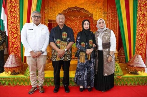 Sekda Aceh Bustami Hamzah menyambut Kajati Aceh Drs Joko Purwanto SH di Ruang VVIP Bandara SIM, Blang Bintang, Aceh Besar, Rabu (1/11)