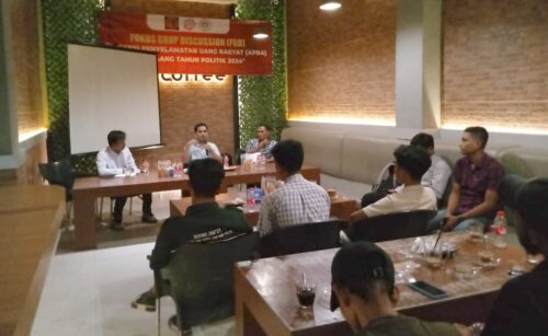 FGD "Urgensi Penyelamatan Uang Rakyat (APBA) Menjelang Tahun Politik 2024" yang dilaksanakan di 3 in 1 Coffee Banda Aceh, Kamis sore (2/11)