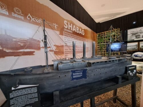 Miniatur kapal zaman kolonial Belanda di Anjungan Sabang, yang menjadi angkutan jamaah haji saat itu