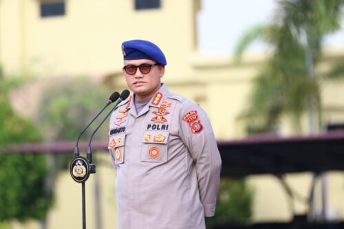 Dirpolairud Polda Aceh Kombes Pol Risnanto saat memimpin apel pagi di halaman Mapolda Aceh, Senin (11/12)