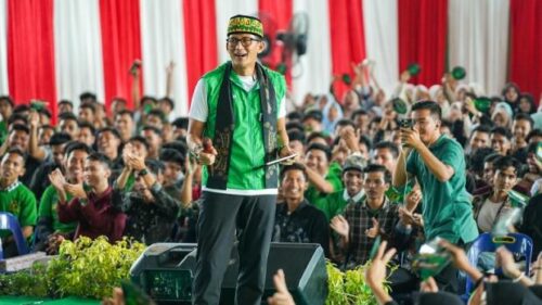 Ketua Badan Pemenangan Pemilu (Bappilu) PPP Sandiaga Salahuddin Uno bersama para wirasausaha muda di Gedung Serbaguna Stadion Harapan Bangsa, Banda Aceh, Sabtu (23/12)