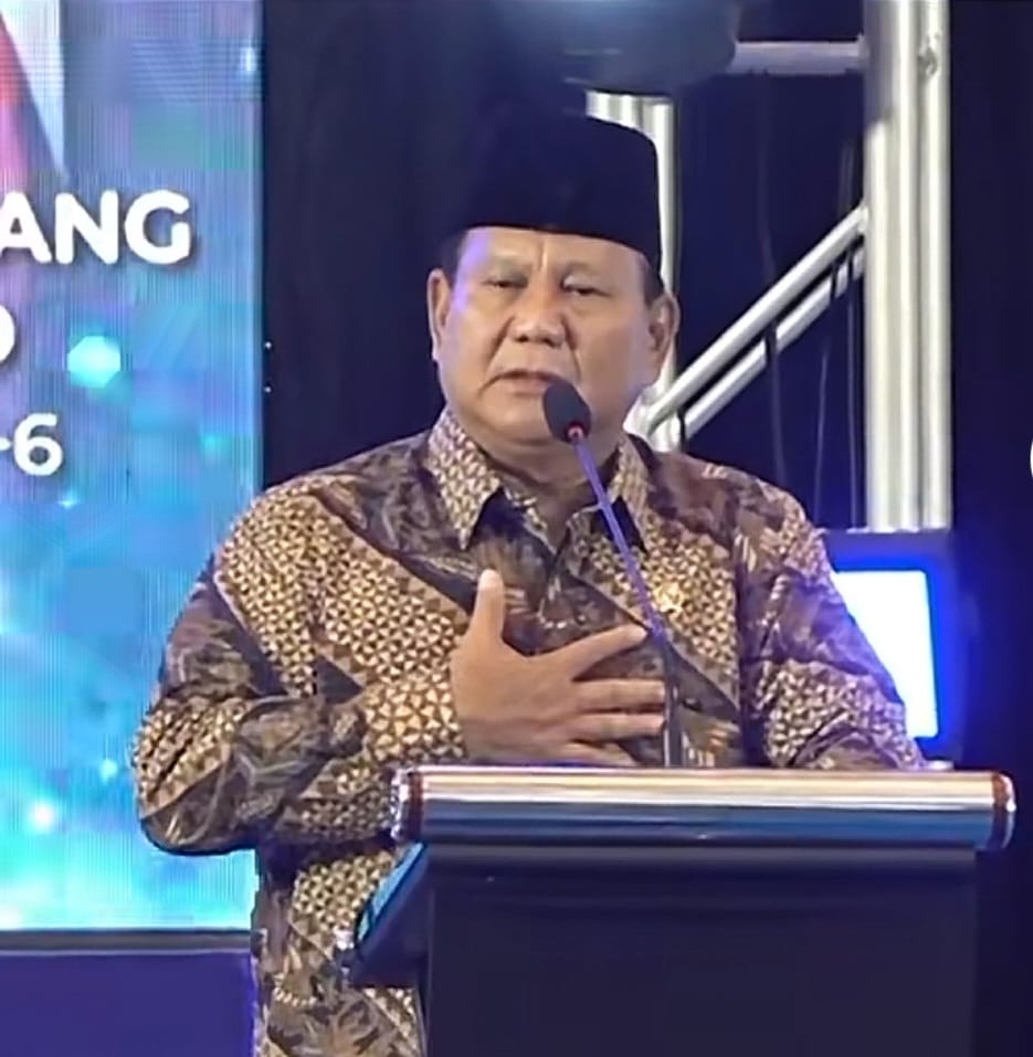 Capres nomor urut 2 Prabowo Subianto menyampaikan sambutan pada acara silaturahmi dengan ulama dan tokoh masyarakat Aceh di Hotel Hermes Palace Banda Aceh, Selasa (26/12)