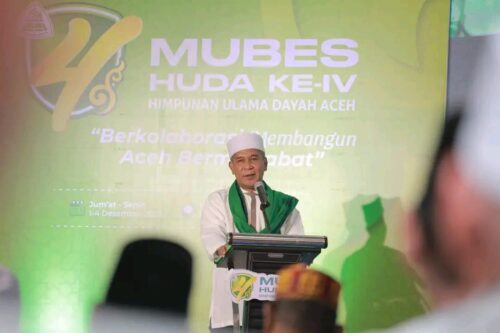 Ketua PB HUDA Tgk H Muhammad Yusuf A Wahab atau Tu Sop menyampaikan sambutan pada pembukaan Mubes IV HUDA di Hotel Grand Nanggroe, Banda Aceh, Jum'at malam (1/12)