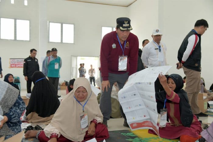 Komisi Independen Pemilihan (KIP) Aceh mendistribusikan kertas surat suara Pemilu 2024 ke 23 kabupaten/kota