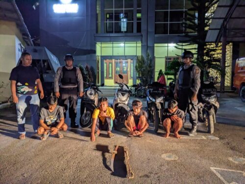 Tim Patroli Perintis Sat Samapta Polres Langsa mengamankan lima remaja yang hendak melakukan tawuran di Jalan Teuku Umar, Kecamatan Langsa Kota