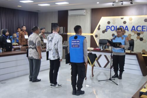 Penerimaan Siswa SIPSS (Sekolah Inspektur Polisi Sumber Sarjana) di Polda Aceh memasuki penandatangan pakta integritas dan pengambilan sumpah panitia, peserta dan orang tua/wali peserta, Senin (15/1)
