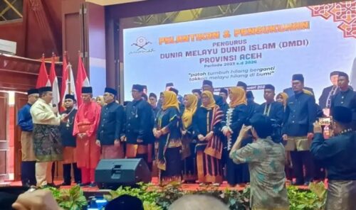 Pengurus Dunia Melayu Dunia Islam (DMDI) Aceh periode 2023-2026 dilantik di Anjong Mon Mata Komplek Meuligoe Gubernur Aceh, Selasa (16/1/2024)