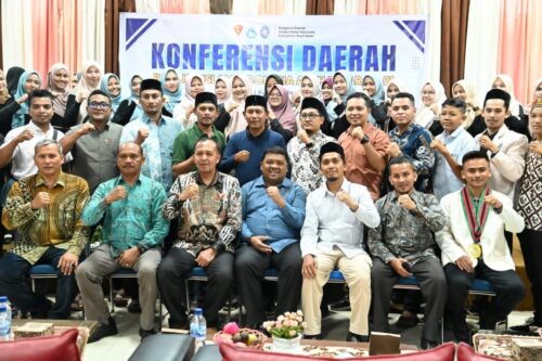Sekda Aceh Besar Sulaimi menghadiri pembukaan Konferensi Daerah (Konda) ke-21 PII Aceh Besar di Gedung Dekranasda, Gampong Gani, Ingin Jaya, Sabtu malam (20/1/2024)
