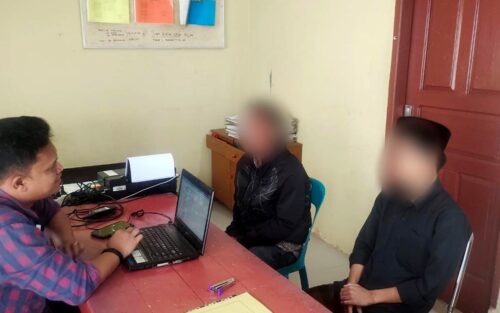 Penyidik Satreskrim Polres Aceh Singkil menetapkan tersangka pelaku penganiayaan anak di bawah umur, Senin (22/1) (Foto: Dok. Humas Polres Aceh Singkil)