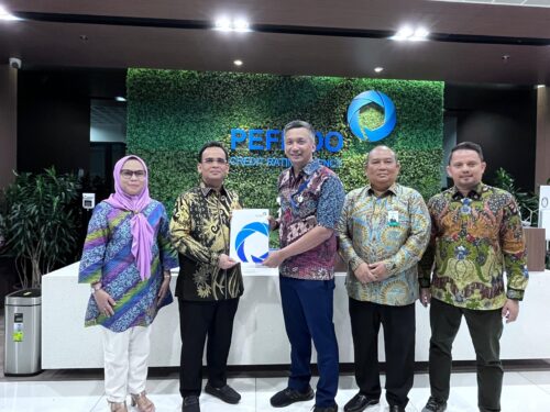 Bank Aceh Syariah meraih peringkat idA+ dari PT Pefindo atas penilaian kinerja bank tahun 2023. Sertifikat pemeringkatan tersebut diserahkan Direktur Peratingan Pefindo Hendro Utomo kepada Dirut Bank Aceh Muhammad Syah di Gedung PT Pefindo, Jakarta, Selasa (23/1/2024)
