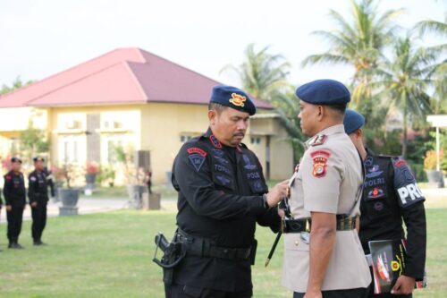 Dansat Brimob Polda Aceh Kombes Pol Selamat Topan memimpin sertijab Wadansat Brimob AKBP Carlie Syahputra Bustamam, Rabu (10/1)