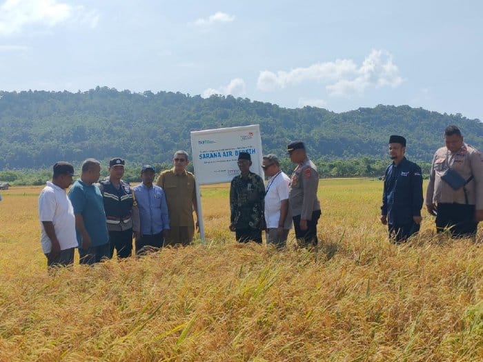 GM Witel Aceh Telkom Regional II T Fauzan meninjau lokasi Sumur Suntik bersama jajaran Forkopimcam Pulo Aceh, Selasa (16/1/2024)