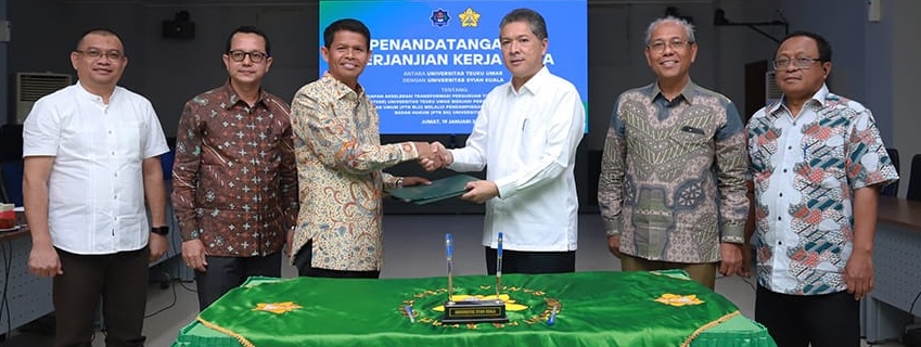 Penandatangan Kerja Sama (PKS) antara Rektor USK Prof Marwan dan Rektor UTU Prof Ishak Hasan di Balai Senat USK, Banda Aceh, Jum'at, 19 Januari 2024