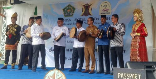 Perlombaan MARSSAL-10 yang diselenggarakan oleh MTsN Model 1 Banda Aceh, resmi dibuka pada Senin (29/1/2024)