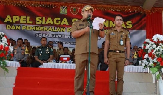 Pj Bupati Aceh Besar Muhammad Iswanto memimpin Apel Siaga Satlinmas dalam rangka pelaksanaan Pemilu serentak dan dilanjutkan dengan Pembekalan Pemilu tahun 2024 di Lapangan Bungong Jeumpa, Kota Jantho (30/1)