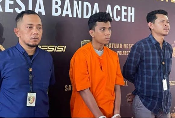 Kasat Reskrim Polresta Banda Aceh Kompol Fadillah Aditya Pratama mengungkap motif pelaku melakukan pembunuhan terhadap Fajarullah (25) pemilik usaha kios ponsel Berkah Cell oleh pekerjanya Muhammad Riski Virnanda (20) di Gampong Gla Meunasah Baro, Krueng Barona Jaya, Aceh Besar