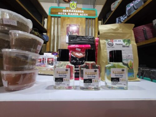 Produk unggulan Kota Banda Aceh memikat hati pengunjung International Handicraft Trade Fair (INACRAFT) 2024 yang diselenggarakan di Jakarta Convention Center (JCC)