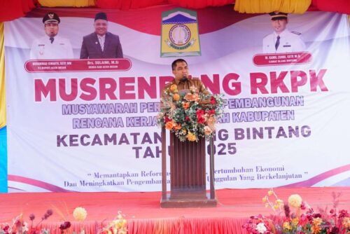 Pj Bupati Aceh Besar Muhammad Iswanto membuka Musrembang perdana tingkat Kecamatan dalam rangka RKPD Tahun 2025 di halaman Kantor Camat Blang Bintang, Senin (4/3)
