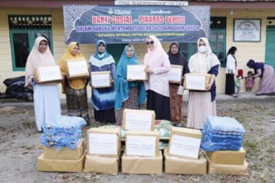 Menyambut datangnya bulan suci Ramadhan, Persatuan Istri Karyawan Bank Aceh Syariah (PIKABAS) menyalurkan paket sembako kepada masyarakat di sejumlah gampong