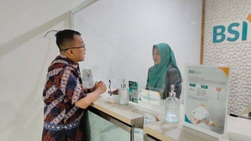Bank Syariah Indonesia (BSI) memberikan pelayanan jasa perbankan untuk memenuhi kebutuhan nasabah, dengan menyediakan layanan operasional akhir pekan (weekend banking), selama Ramadan 1445 Hijriah