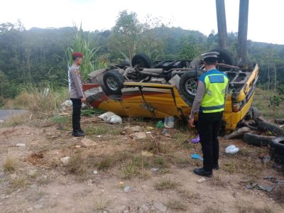 Diduga sopir tidak mengetahui medan jalan, mengakibatkan satu init minibus penumpang alami kecelakaan di Bener Meriah