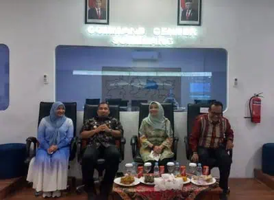 Pj Bupati Aceh Besar Muhammad Iswanto bersama Ketua TP PKK Cut Rezky Handayani mengunjungi Sumedang Comand Center di Sumedang, Jawa Barat, Rabu (8/5/2024). (Foto: Dok. Prokopim Aceh Besar)