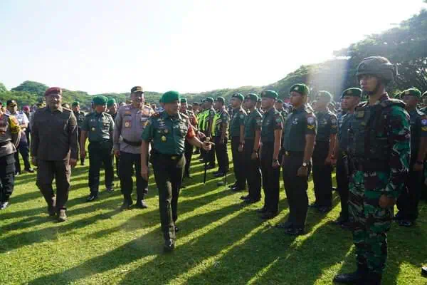 Pangdam IM Mayjen TNI Niko Fahrizal memimpin apel gelar pasukan pengamanan kunjungan kerja Wakil Presiden RI KH Ma'ruf Amin di Lapangan Blang Padang Banda Aceh, Selasa (28/5/2024). (Foto: For Infoaceh.net)