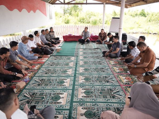 Diskominfo Aceh bersama Diskominfo Aceh Barat menggelar pertemuan Kelompok Informasi Gampong (KIG) di Gampong Pancasila, Kuta Padang, Aceh Barat, Kamis (6/6). (Foto: For Infoaceh.net)