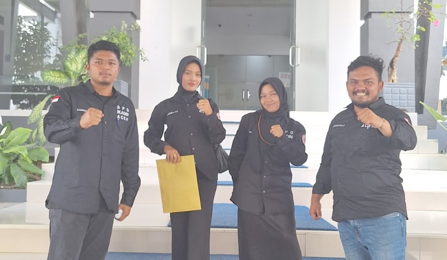 Warga melayangkan surat upaya administratif keberatan kepada Pj Wali Kota Banda Aceh Amiruddin, terkait upah tenaga kebersihan di DLHK3 yang dibayar di bawah UMP. Foto: Istimewa