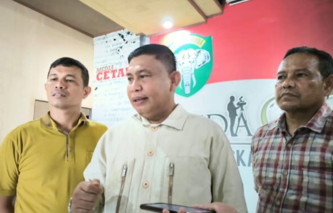 Kapendam IM Kolonel Inf Alim Bahri, Sabtu (15/6) menggelar konferensi pers terkait kasus kematian Sulaiman (36), warga Aceh Timur yang diduga dilakukan oleh oknum anggota TNI. (Foto: Pendam IM)