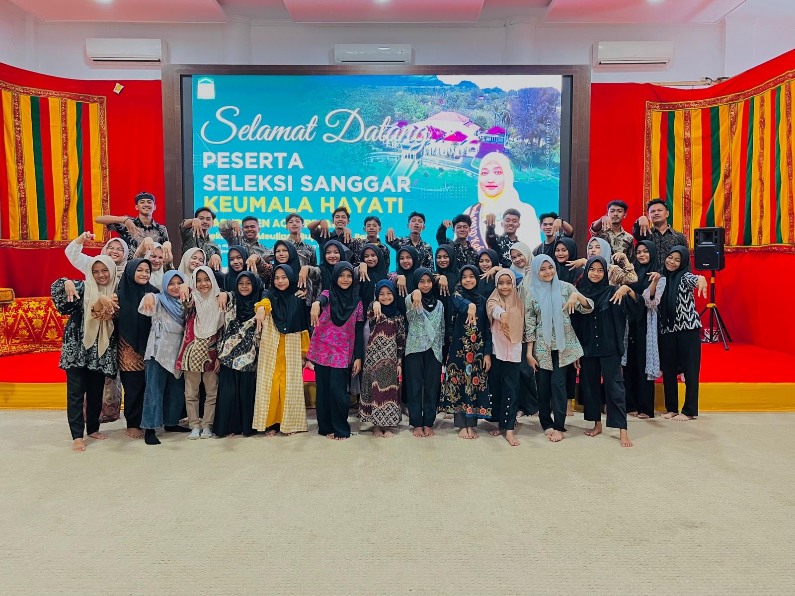 Sanggar Tarian Keumala Hayati Binaan Cut Rezky Handayani, melakukan seleksi peserta di Meuligoe Bupati Aceh Besar, Kota Jantho, Sabtu (20/7/2024). (FOTO/MC ACEH BESAR)