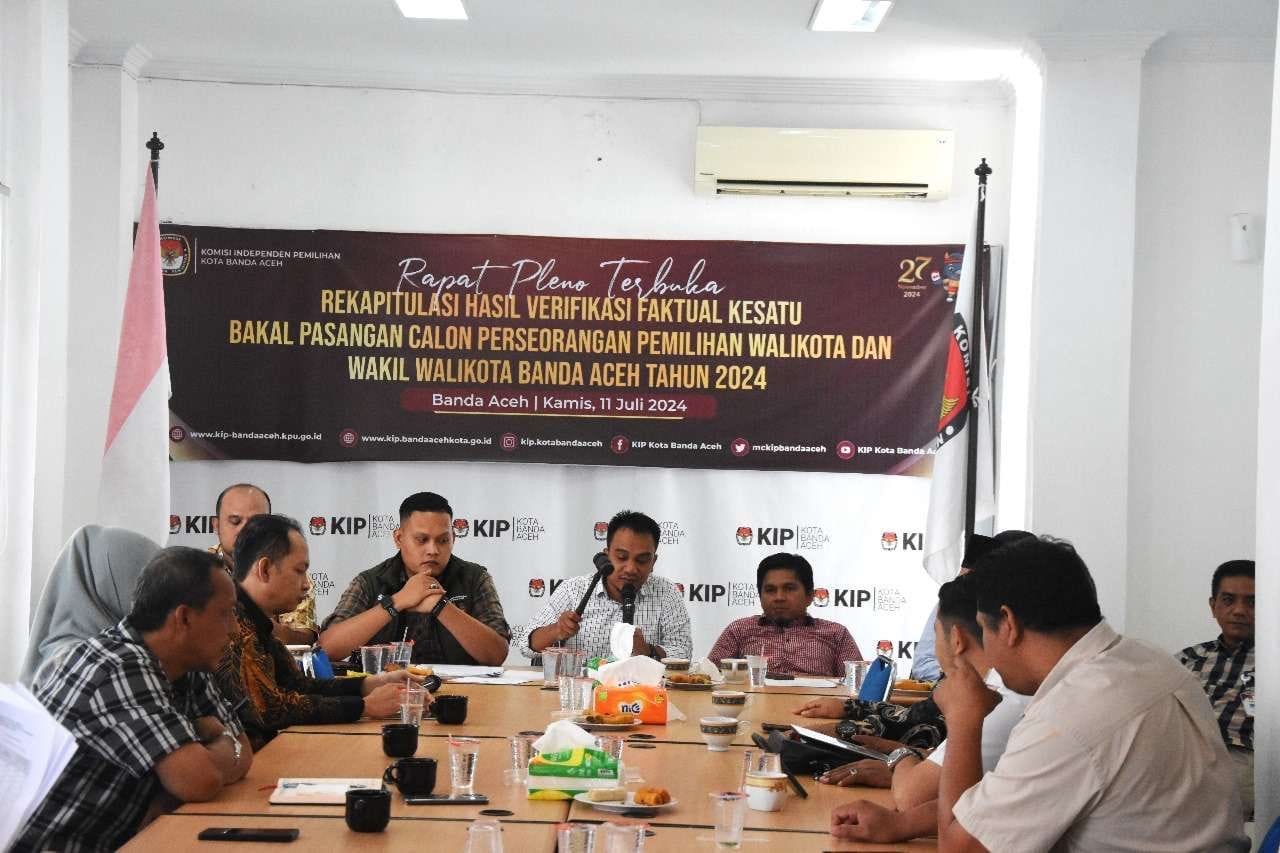 KIP Banda Aceh menggelar Rapat Pleno Terbuka Rekapitulasi Hasil Verifikasi Kesatu Bakal Calon Perseorangan Pemilihan Wali Kota dan Wakil Wali Kota Banda Aceh Tahun 2024, Kamis (11/7/2024). Foto: For Infoaceh.net