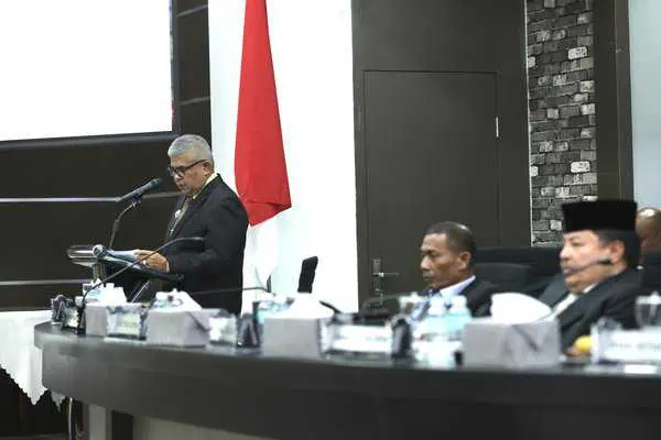 Pj Gubernur Aceh Bustami Hamzah menyampaikan Jawaban/Tanggapan Gubernur Aceh terhadap Pendapat Badan Anggaran DPRA, Senin, 15 Juli 2024. Foto: Istimewa