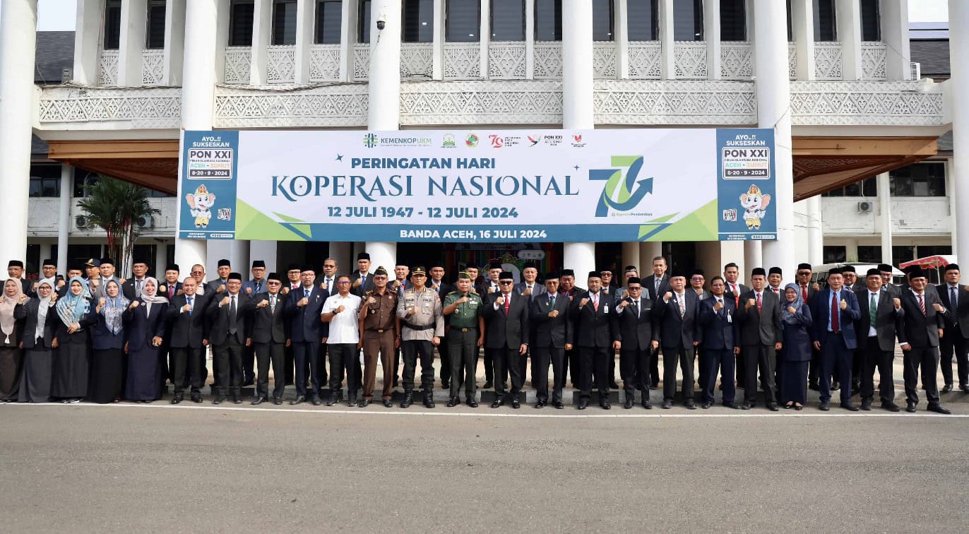 IMG-20240716-WA0041_1_1 | INFOACEH.net Pj Gubernur Aceh Bustami Hamzah memimpin upacara Peringatan Hari Koperasi Nasional ke-77, di halaman Kantor Gubernur Aceh, Selasa (16/7). (Foto: For Infoaceh.net)
