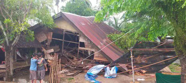 Sejumlah 173 bangunan rusak pada peristiwa hujan deras disertai angin kencang yang terjadi di kawasan Kecamatan Tanah Luas, Aceh Utara, Kamis sore (18/7). (Foto: For Infoaceh.net)