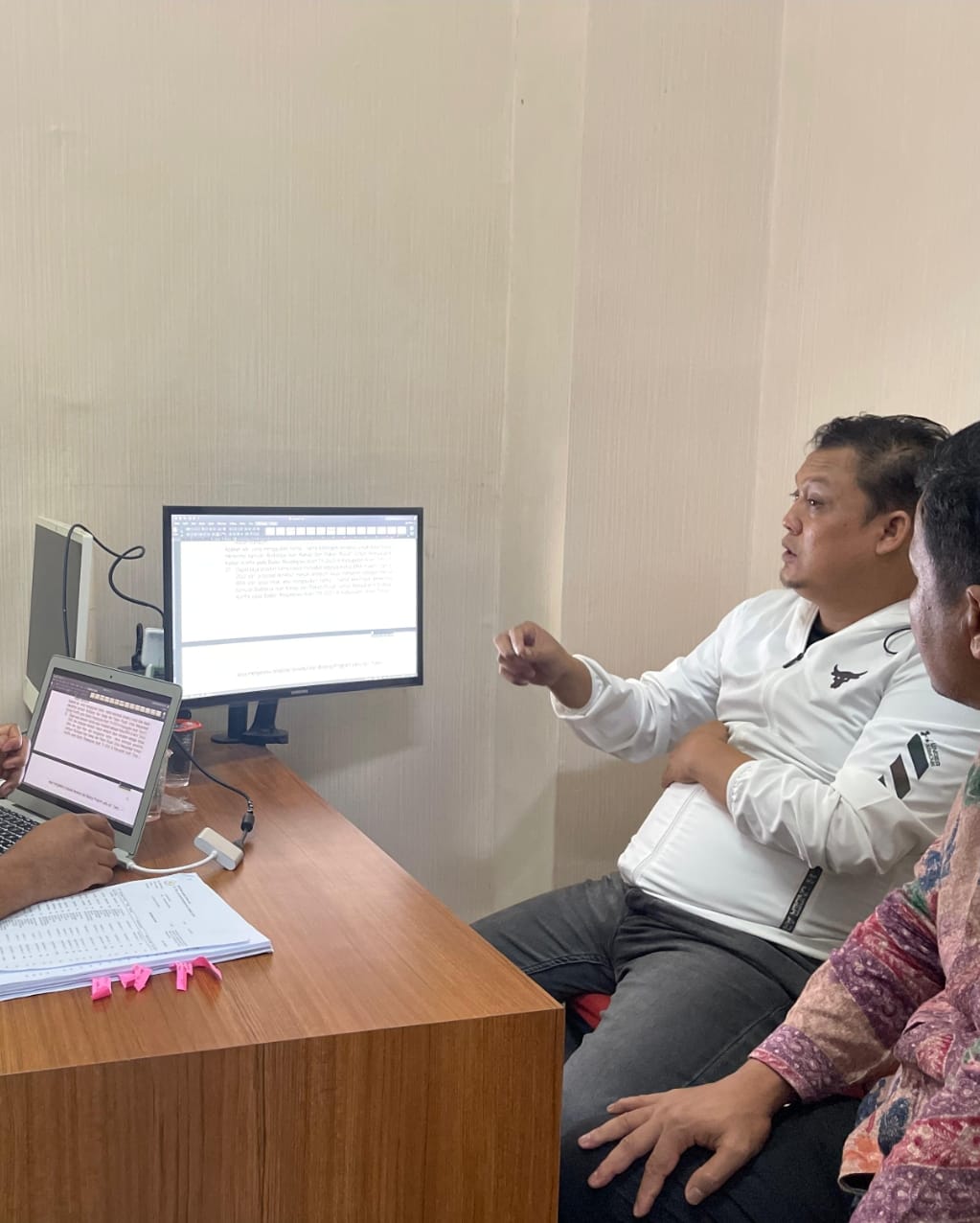 Ketua BRA Suhendri diperiksa sebagai tersangka oleh penyidik Kejati Aceh, Selasa (23/7). (Foto: For Infoaceh.net)